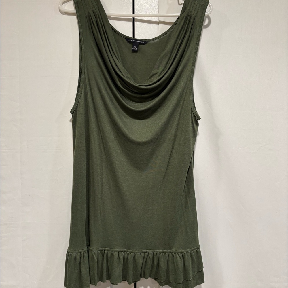3/$13 BANANA REPUBLIC | Olive Green Sleeveless Blouse